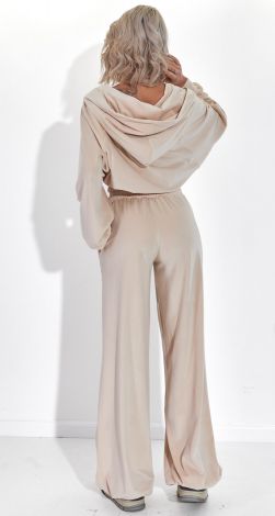 Костюмы женские