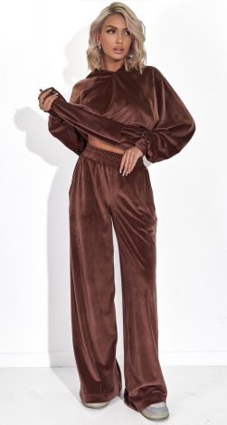 Костюмы женские