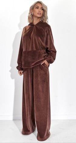 Костюмы женские