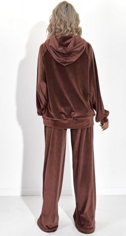 Костюмы женские