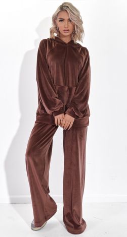 Костюмы женские