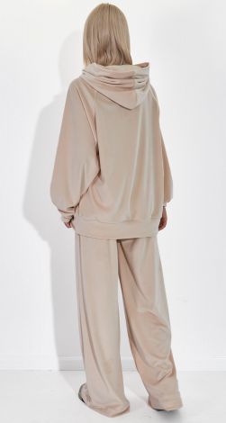 Костюмы женские