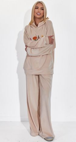 Костюмы женские