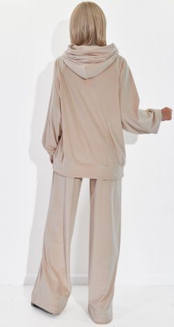 Костюмы женские