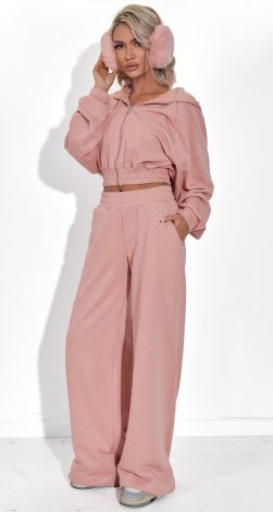 Костюмы женские