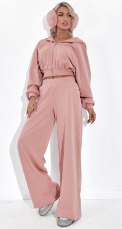 Костюмы женские