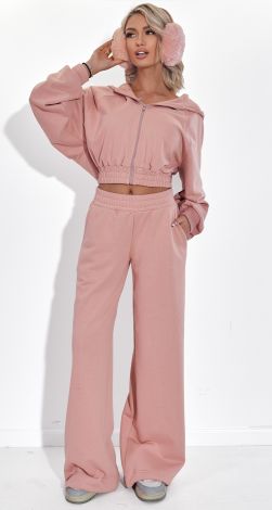 Костюмы женские