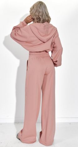 Костюмы женские