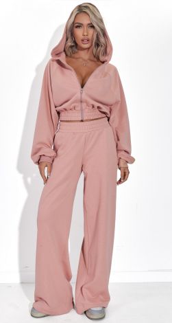 Костюмы женские