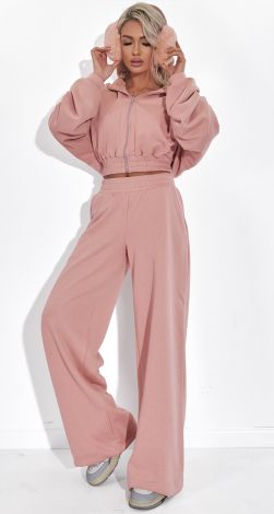 Костюмы женские