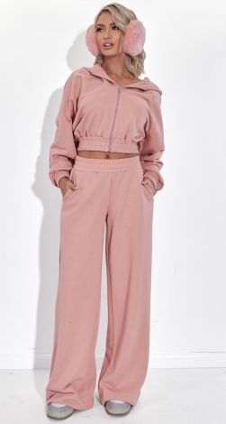 Костюмы женские