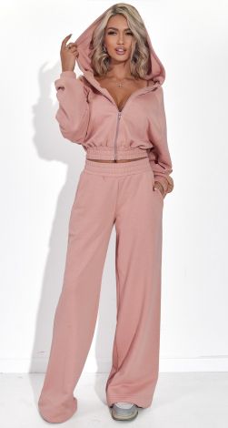 Костюмы женские