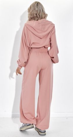 Костюмы женские