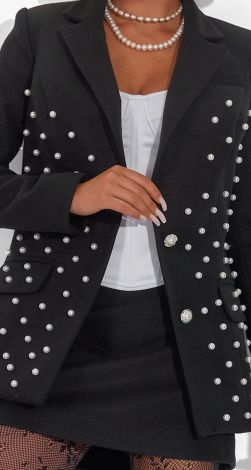 Жакет Pearl Noir: Изысканность в Каждой Детали
