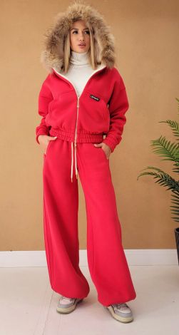 Костюмы женские