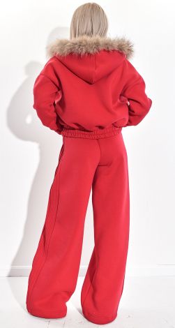 Костюмы женские