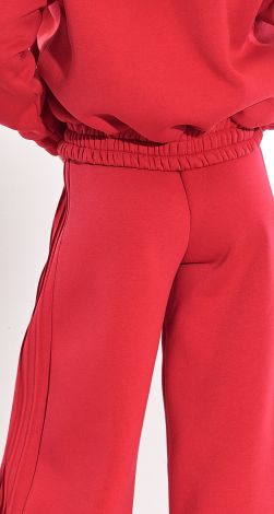 Костюмы женские