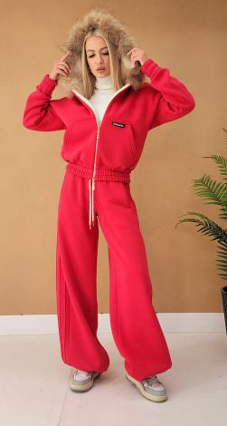 Костюмы женские