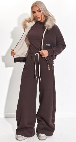 Костюмы женские