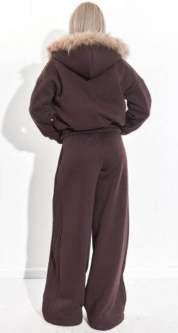 Костюмы женские