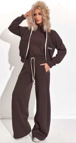 Костюмы женские