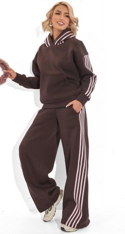 Костюмы женские