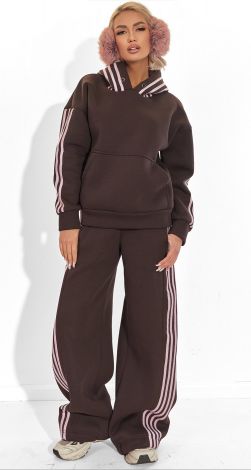 Костюмы женские