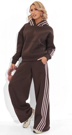 Костюмы женские