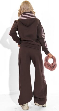 Костюмы женские