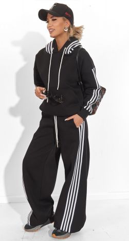 Костюмы женские