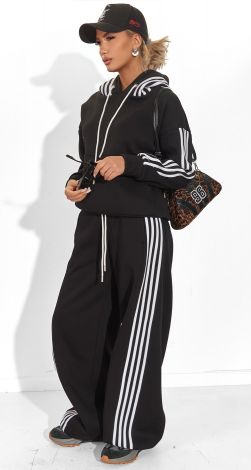 Костюмы женские