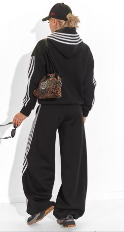 Костюмы женские