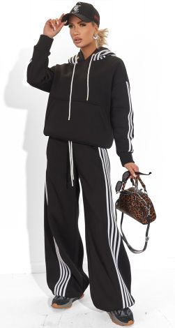 Костюмы женские