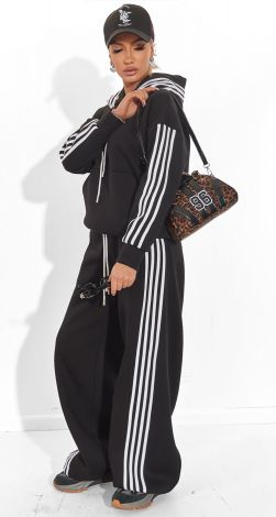 Костюмы женские