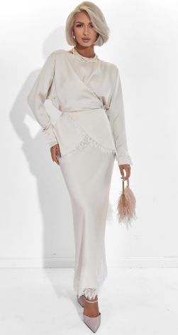 Костюм з еко-шовку, що закохує в кожен рух