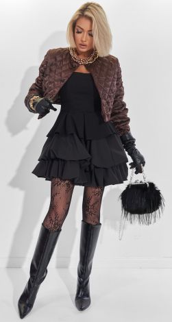 The game of contrasts: Corset chic and air balloon