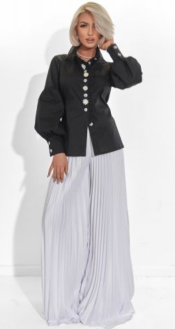 Чорна блуза & Білі штани: естетика розкоші