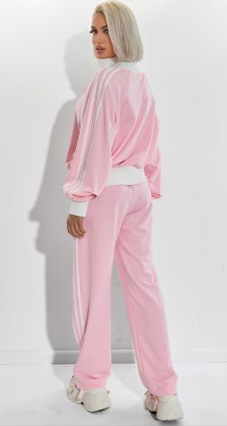 Костюми жіночі