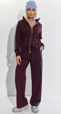 Костюмы женские