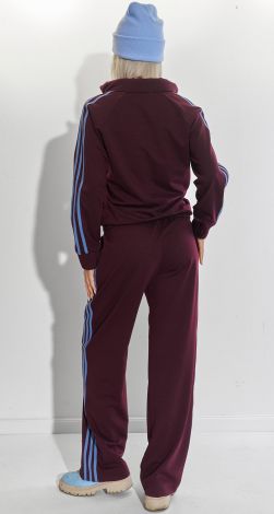 Костюмы женские