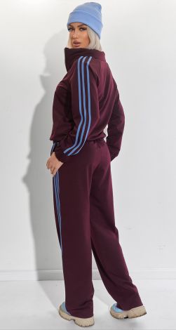 Костюмы женские