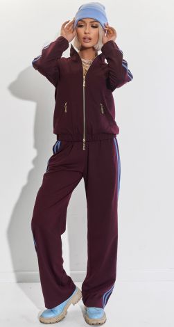 Костюмы женские