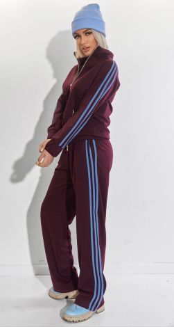 Костюмы женские