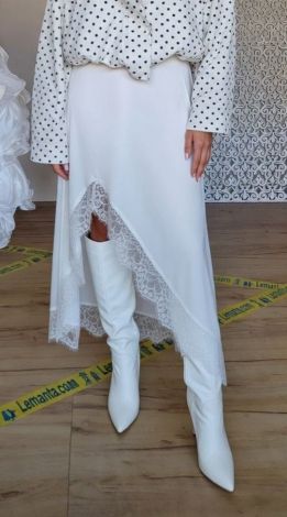 Шовкова спідниця з мереживом та асиметричним низом