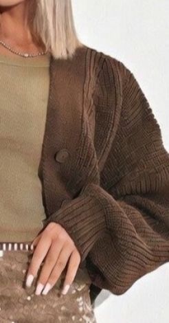 Короткий кардиган великої в'язки
