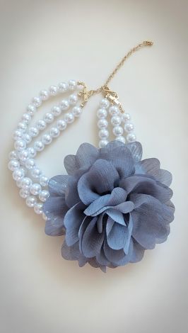 Перлинний чокер з акцентною квіткою