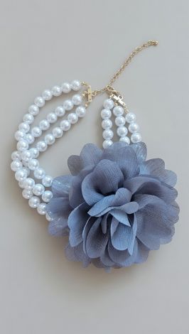 Перлинний чокер з акцентною квіткою