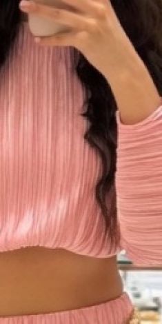 Рожевий костюм плісе