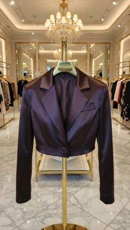 Укорочений піджак, що створює настрій