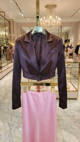 Укорочений піджак, що створює настрій